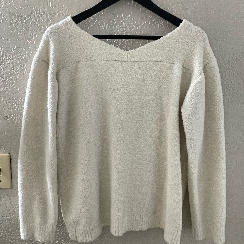 YAIRA Women’s Soft Cozy Cream V-Neck Sweater Size Medium - Picture 5 of 7
